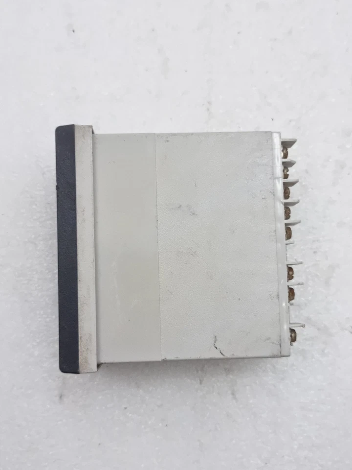 Honeywell DC1020 FU86-301000 Digital PID Controller 85-265Vac 4VA (Used Working)